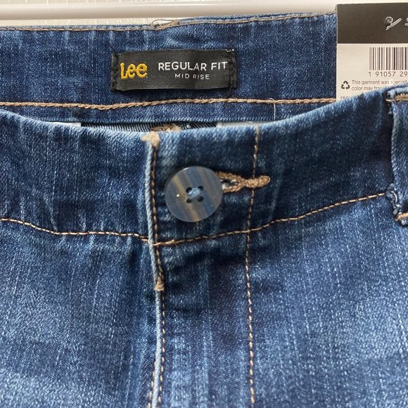 Lee Women's Regular Fit Chino Walkshorts: EXPEDITION: 10:M 7'' Inseam NWT Shorts - Picture 5 of 11